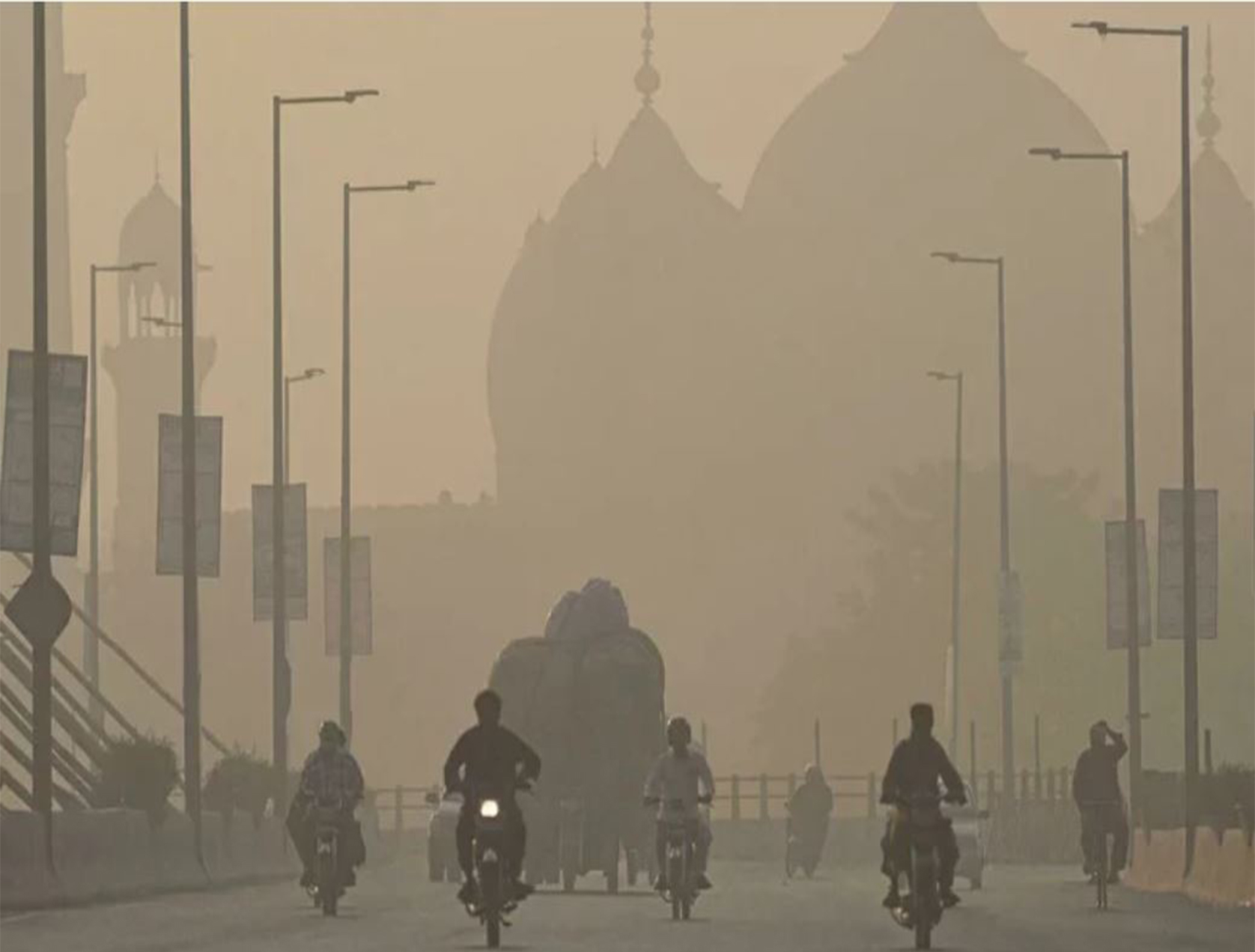 Punjab Government Unveils Artificial Rain Plan to Combat Lahore’s Smog Crisis